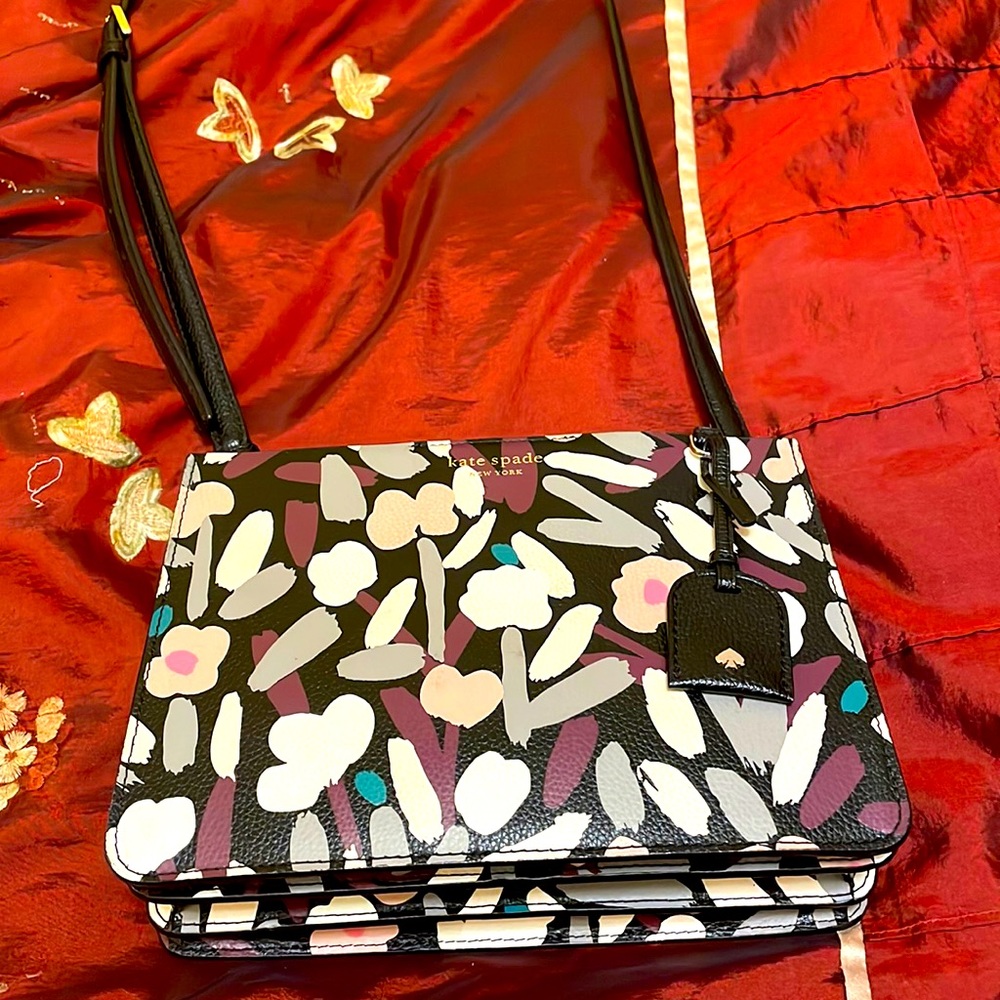 Kate Spade New York Eva Triple Gusset Crossbody. Perfect condition